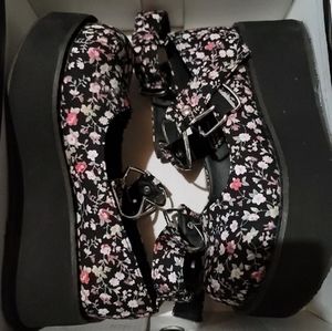 Demonia

FLOWER CHILD PLATFORM MARY JANES